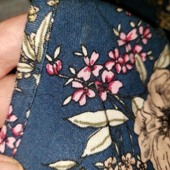 Torrid button down Teal with pink flowers size 2 - Picture 4 of 4